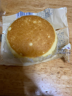 「ローソン チーズリッチ蒸しケーキ ラムレーズン入」のクチコミ画像 by jasminesatoさん