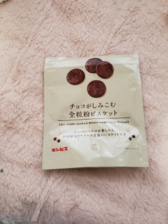 「ローソン チョコがしみこむ全粒粉ビスケット」のクチコミ画像 by 日高由美さん