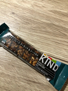 「KIND BE‐KIND ダークチョコレート アーモンド＆シーソルト 袋1本」のクチコミ画像 by みいちさん