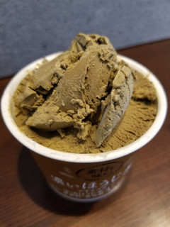 「成城石井 濃いほうじ茶アイスクリーム カップ122ml」のクチコミ画像 by 食い倒れ太郎さん