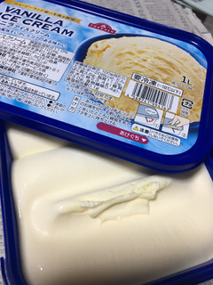 「トップバリュ ニュージーランド産の生乳を使用 バニラアイスクリーム 1000ml」のクチコミ画像 by キューティハニーさん
