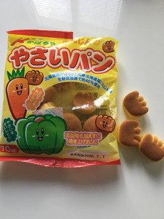 「カネ増製菓 かぼちゃとにんじんのやさいパン 袋75g」のクチコミ画像 by こまっちゃんさん