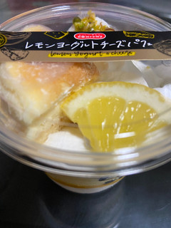 「ドンレミー レモンヨーグルト チーズパフェ カップ1個」のクチコミ画像 by よっちゃんいかさん