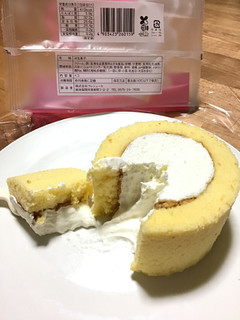 「ローソン Uchi Cafe’ SWEETS プレミアムロールケーキ×2」のクチコミ画像 by レビュアーさん