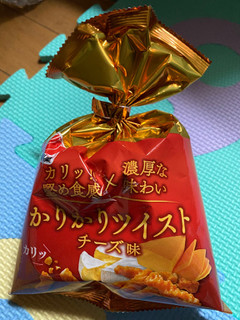 「三幸製菓 かりかりツイスト チーズ味 袋60g」のクチコミ画像 by gologoloさん