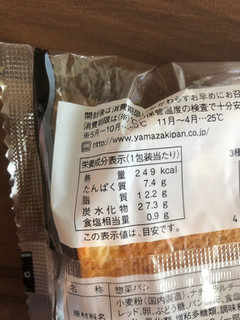 「ヤマザキ 3種のチーズブレッド 袋1個」のクチコミ画像 by いもんぬさん