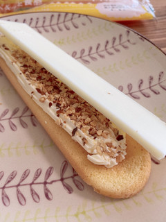 「ファミリーマート パキチョコ＆ラングドシャサンド チーズ」のクチコミ画像 by IKT0123さん