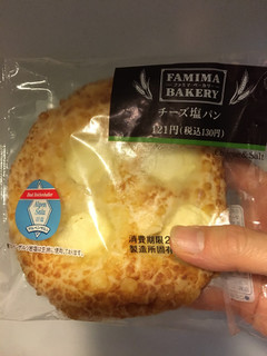 「ファミリーマート ファミマ・ベーカリー チーズ塩パン」のクチコミ画像 by まるちゃーんさん