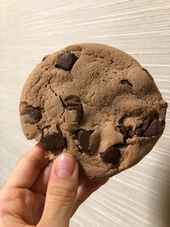 「スターバックス チョコレートチャンククッキー」のクチコミ画像 by モニャモニャさん