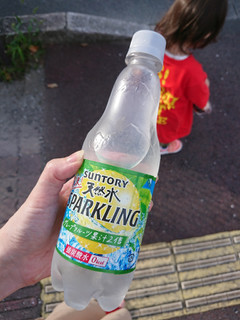 「サントリー 天然水スパークリング グレープフルーツ ペット500ml」のクチコミ画像 by ぺりちゃんさん