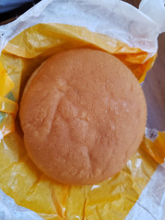 「オイシス チーズソースバーガー 袋1個」のクチコミ画像 by はまポチさん