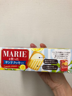 「森永製菓 マリーを使ったサンドクッキー レモン 箱8個」のクチコミ画像 by レビュアーさん