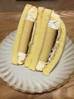 「ファミリーマート ぶ厚いプリンのケーキサンド」のクチコミ画像 by こまつなさん