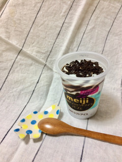 「明治 チョコミントアイスパフェ カップ185ml」のクチコミ画像 by COTORI cafeさん