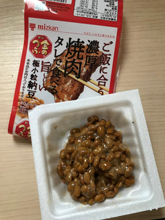 「ミツカン 金のつぶ ご飯に合う濃厚焼肉タレで食べる旨～い極小粒納豆 パック40g×3」のクチコミ画像 by こっぱるママさん