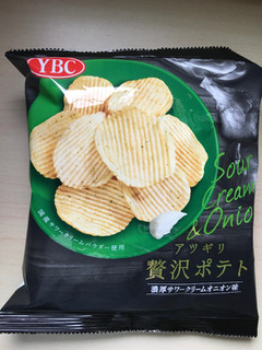 「YBC アツギリ贅沢ポテト 濃厚サワークリームオニオン味 袋60g」のクチコミ画像 by ﾁｮｺﾅｯﾂさん