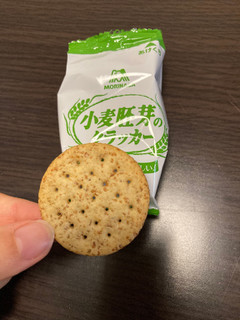 「森永製菓 小麦胚芽のクラッカー 箱8枚×8」のクチコミ画像 by chan-manaさん
