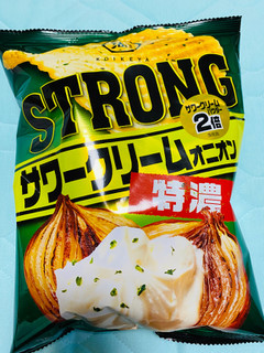 「湖池屋 KOIKEYA STRONG ポテトチップス 特濃サワークリームオニオン 袋85g」のクチコミ画像 by gologoloさん