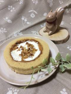 「ローソン Uchi Cafe’ SWEETS メープルナッツのロールケーキ」のクチコミ画像 by COTORI cafeさん