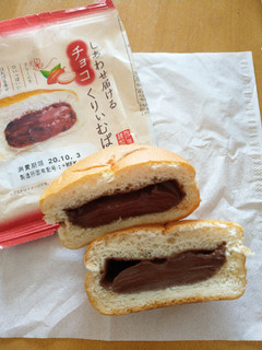 「神戸屋 しあわせ届ける チョコくりぃむぱん 袋1個」のクチコミ画像 by タヌキとキツネさん