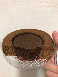 「ファミリーマート 生チョコを使ったチョコケーキのバウム」のクチコミ画像 by レビュアーさん
