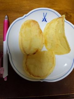 「湖池屋 じゃがいも心地 ブランド芋くらべ 焼き塩 ひかる 袋53g」のクチコミ画像 by おうちーママさん