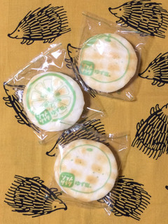 「亀田製菓 ソフトサラダ ゆず塩味 袋18枚」のクチコミ画像 by COTORI cafeさん