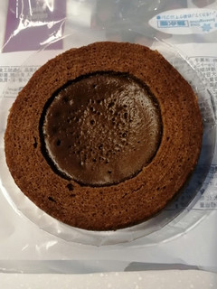 「ファミリーマート 生チョコを使ったチョコケーキのバウム」のクチコミ画像 by とくめぐさん