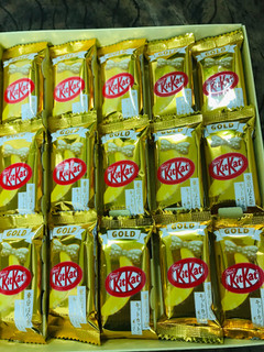 「ネスレ 東京ばな奈 キットカット ゴールド 見ぃつけたっ バナナキャラメル味 箱15枚」のクチコミ画像 by くぅーみんさん
