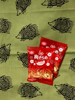 「亀田製菓 亀田の柿の種 濃厚梅ざらめ 袋135g」のクチコミ画像 by COTORI cafeさん