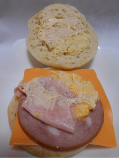 「ファミリーマート ソーセージエッグチーズマフィン」のクチコミ画像 by コマメのグルメさん
