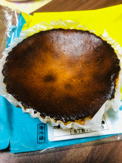 「スイーツ・スイーツ バスク風チーズケーキ 袋1個」のクチコミ画像 by いもんぬさん