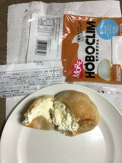 「ローソン Uchi Cafe’ SWEETS モアホボクリム ほぼほぼクリームのシュー キャラメル」のクチコミ画像 by レビュアーさん