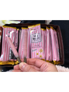 「グリコ ポッキー贅沢仕立て くちどけ苺 袋2本×10」のクチコミ画像 by レビュアーさん
