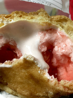 「オランジェ あまおう苺のシュークリーム 袋1個」のクチコミ画像 by ビールが一番さん