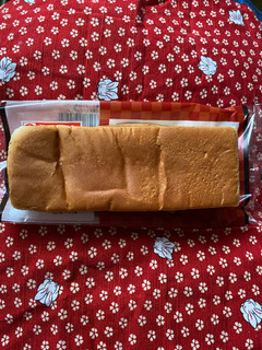 「ヤマザキ 中身たっぷり四角いパン つぶあん＆ホイップ 袋1個」のクチコミ画像 by ちこたさん