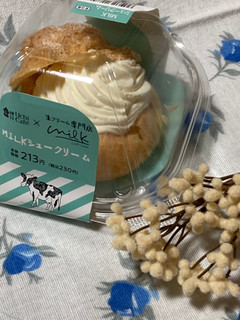 「ローソン Uchi Cafe’ SWEETS 生クリーム専門店Milk MILKシュークリーム」のクチコミ画像 by COTORI cafeさん