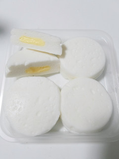 「トップバリュ ベストプライス 4種のチーズクリームはんぺん 袋72g」のクチコミ画像 by nag～ただいま留守にしております～さん