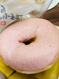 「ヤマザキ ドーナツステーション ストロベリーチョコレートドーナツ 袋1個」のクチコミ画像 by いもんぬさん