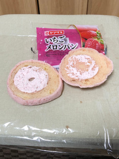 「ヤマザキ いちごメロンパン 袋1個」のクチコミ画像 by レビュアーさん