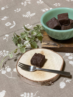 「有楽製菓 ブラックサンダー ひとくちサイズ 濃密くるみのガトーショコラ 袋49g」のクチコミ画像 by COTORI cafeさん