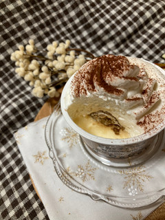 「ローソン Uchi Cafe’ SWEETS Specialite 雪めくティラミス」のクチコミ画像 by COTORI cafeさん