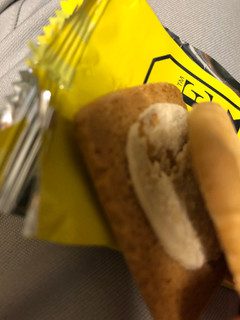 「森永製菓 マリーを使ったサンドクッキー レモンティー 箱8枚」のクチコミ画像 by アポロちゃんさん
