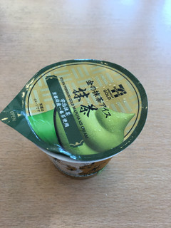 「セブンプレミアムゴールド 金の抹茶アイス カップ130ml」のクチコミ画像 by ﾁｮｺﾅｯﾂさん
