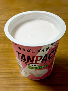 「明治 TANPACT ギリシャヨーグルト ストロベリー風味 カップ125g」のクチコミ画像 by ビールが一番さん