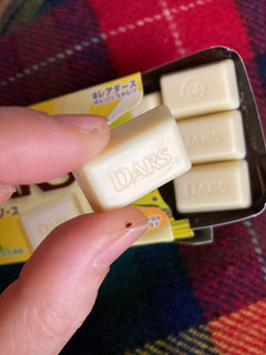 「森永製菓 DARS 柚子の白いダース 箱12粒」のクチコミ画像 by COTORI cafeさん