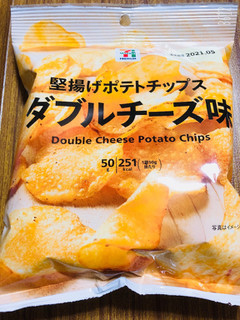 「セブンプレミアム 堅揚げポテトチップス ダブルチーズ味 袋50g」のクチコミ画像 by なしなしなしなしさん