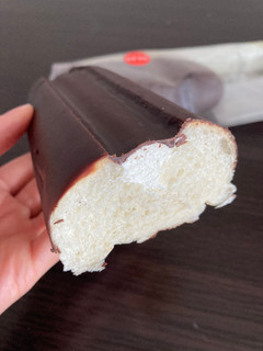 「セブン-イレブン 1本食べて大満足！チョコ＆ホイップ」のクチコミ画像 by chan-manaさん
