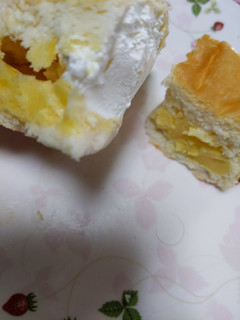 「ねこねこ食パン ねこねこクリームパン」のクチコミ画像 by おうちーママさん