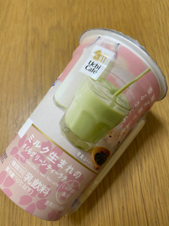 「ローソン Uchi Cafe’ SWEETS ミルク生まれのさくらグリーンティーラテ」のクチコミ画像 by ちいぼうさん